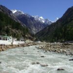गंगोत्री की जलकथा बदल रही है: बर्फ़ घट रही, बारिश बढ़ रही